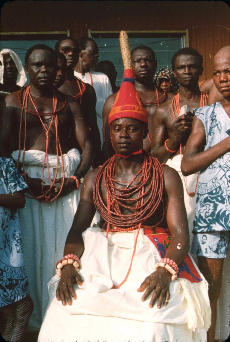 aseelswaid9's tweet photo. Chiefs during a ceremony. Circa 1980. Nigeria. https://t.co/VufYloGNZK