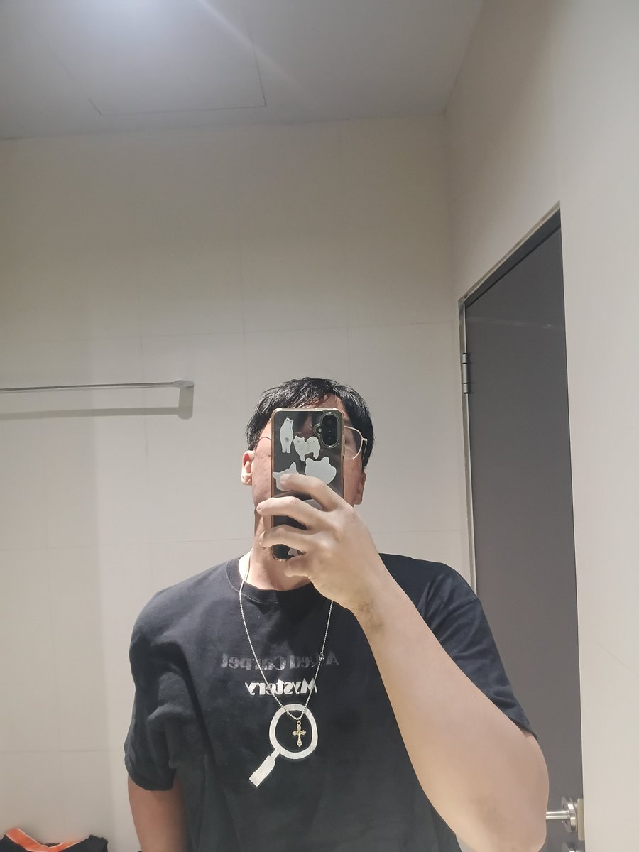 KhemBrrn's tweet photo. แว่นมีสิทธิ์ไหม #rtxxdm https://t.co/FQ13LhBVgI