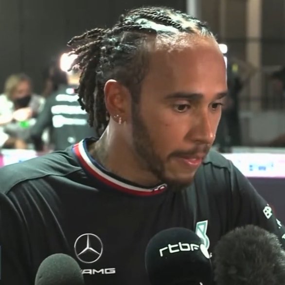 voltarapida_f1's tweet photo. Entrevistadora: “Lewis Hamilton foi roubado em 2021? (Na briga pelo título)”

Zak Brown: “Lewis devia ter sido campeão mundial em 2021!” 😳 https://t.co/eD3Nih0DVv