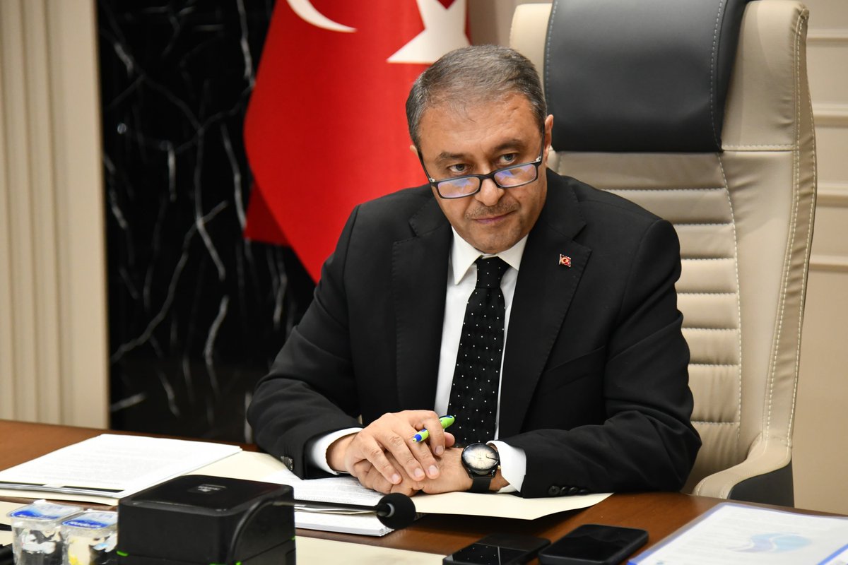 hasansildak's tweet photo. TEKNOFEST 2026 hazırlıklarımızı kurumlarımızla koordinasyon içerisinde sürdürüyoruz.

Gerçekleştirdiğimiz toplantıda hazırlıkları ayrıntılı şekilde değerlendirerek önümüzdeki süreçteki çalışmaları planladık.

Şanlıurfa'mızın ev sahipliğinde gerçekleştirilecek bu büyük organizasyonu başarılı şekilde hayata geçirmek için çalışıyoruz.

#TEKNOFEST2026 
#Şanlıurfa 
@teknofest 
@Selcuk 
@TCSanayi