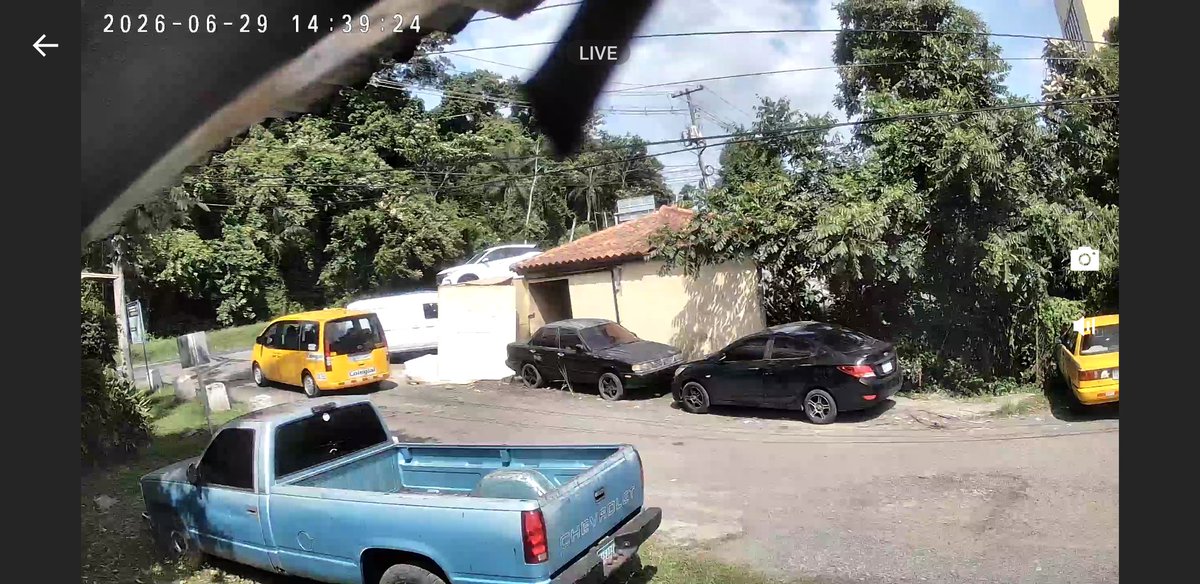 solidcz's tweet photo. @ATTTPanama @311Panama @Panamaalcaldia @AAUD_Panama 
DENUNCIA CIUDANA CONTRA ALBROOK CANAL PLAZA. Autos mal estacionando , por razon de estas cajas de madera bloqueando nuestra calle. Los vecinos y la escuela de @aeronavalpanama mas la basura, que ya cuentan con gusanos y ratones https://t.co/m4pN674Y4S