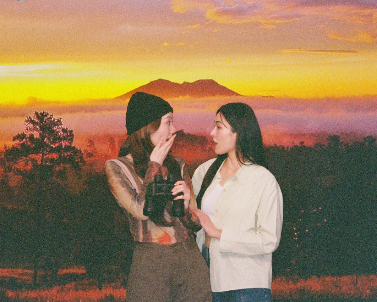 darlingorm's tweet photo. POV: When Ling proposed to Orm, only for Orm to surprise her with a proposal too 🤭🫣💍

GRAB LINGORM EVENT
#GrabThaiRaresxทททxLingOrm https://t.co/dVfFmx7hcC