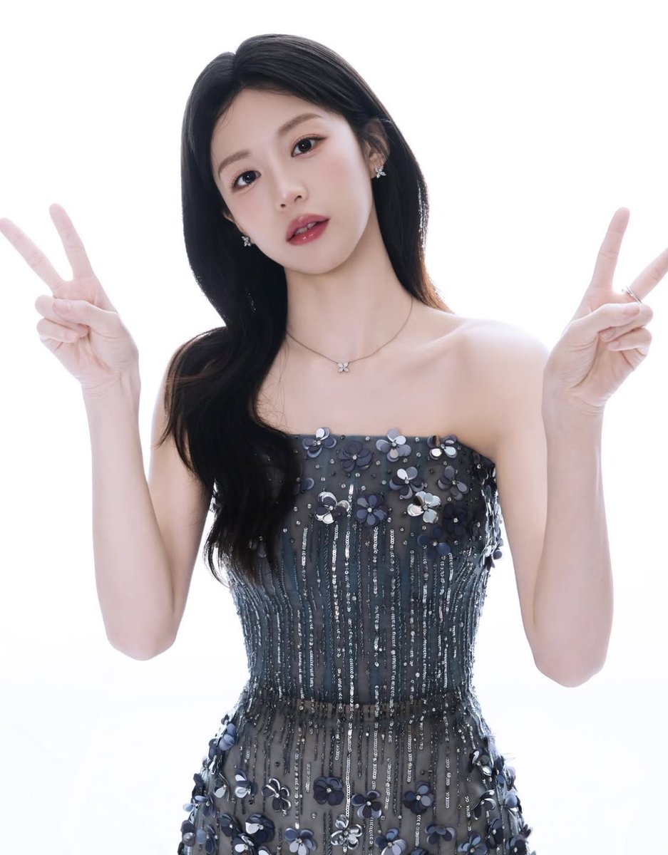gyjbase's tweet photo. Go Younjung posted by Photographer Jang Junseok on his instagram. https://t.co/qn8rcdVKd8