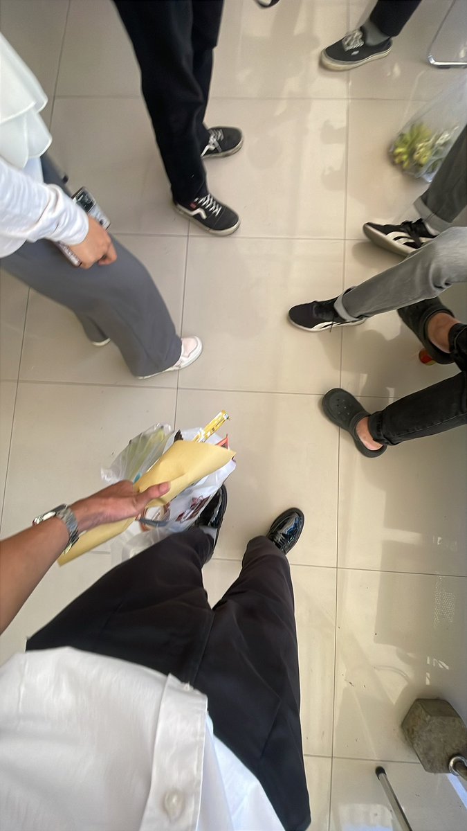 yuk1rev's tweet photo. jujur gabanyak yg kasi so i could appreciate it more, when ya dikasi buket bunga https://t.co/gLEfLjLCoF