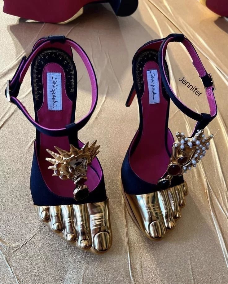 Eveboards's tweet photo. Been thinking about this Schiaparelli heels https://t.co/w6N7VKJhCZ