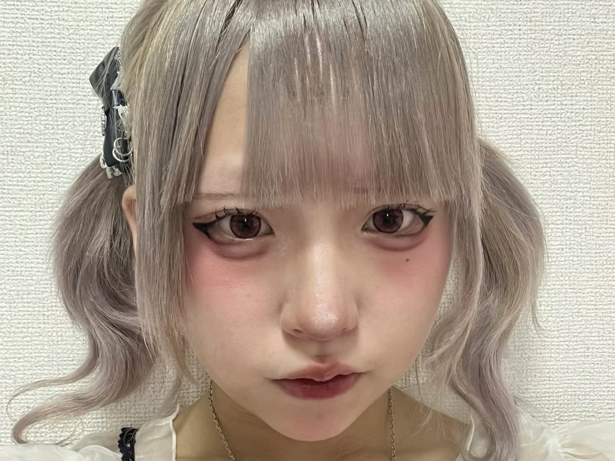 hamn4nko's tweet photo. だからメイク大好き https://t.co/79YnM3majs