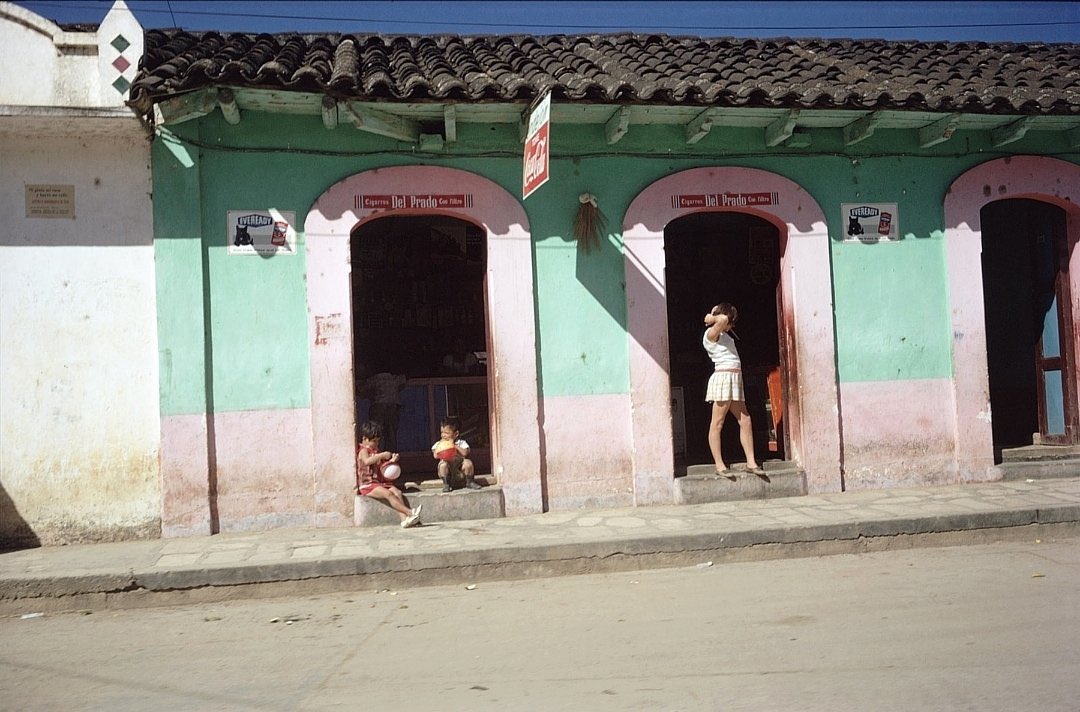 aseelswaid9's tweet photo. Mexico, 1971 https://t.co/ue6LkBkAAG