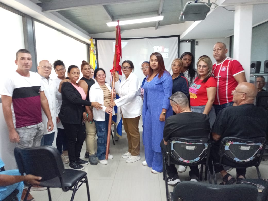 cubacooperaven's tweet photo. Médicos y especialistas de toda Venezuela, junto a la brigada cubana, forman un solo frente en la primera línea de atención en Caracas y La Guaira. La solidaridad no tiene fronteras. ¡Fuerza, Venezuela!

#CubaCoopera https://t.co/l6dlOW8CqS