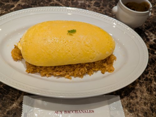 small_dagon's tweet photo. ヨドバシカメラ8階のオーバカナルでランチ
・スフレオムライス
・煮込みハンバーグと牛肉の赤ワインソース
・苺のミルフィーユ
・コーヒー
大衆フレンチという感じで
お値段も手ごろだし雰囲気＆味良しで文句なし🥰

最初、店名を聞いたとき「大馬鹿成？🤔」って思ったのはご愛敬😅 https://t.co/CuXhXqZzxI