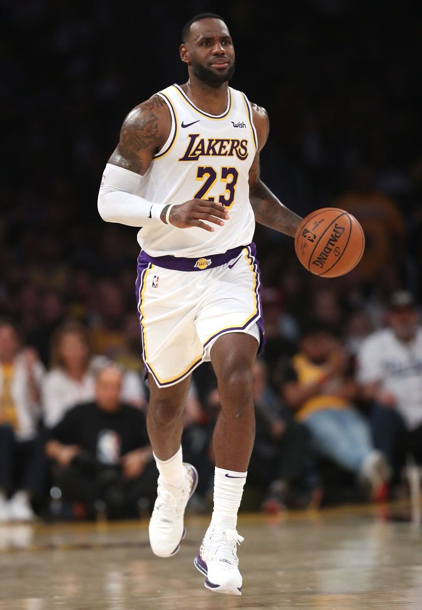 Hablemosdetod00's tweet photo. 🚨 LeBron James dejará los Lakers. Se termina una era en Los Ángeles.
Después de años siendo el rostro de la franquicia, el máximo anotador de la historia de la NBA busca un nuevo desafío para pelear por otro campeonato antes del retiro.

Warriors?
Heat?
Cavaliers? https://t.co/9fQhMxQZjQ