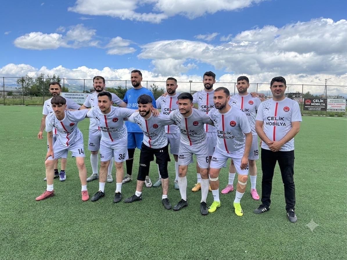 Berat_celik5's tweet photo. Şampiyonluk postu 🏆 #çepikspor https://t.co/bvnYCBvCgk