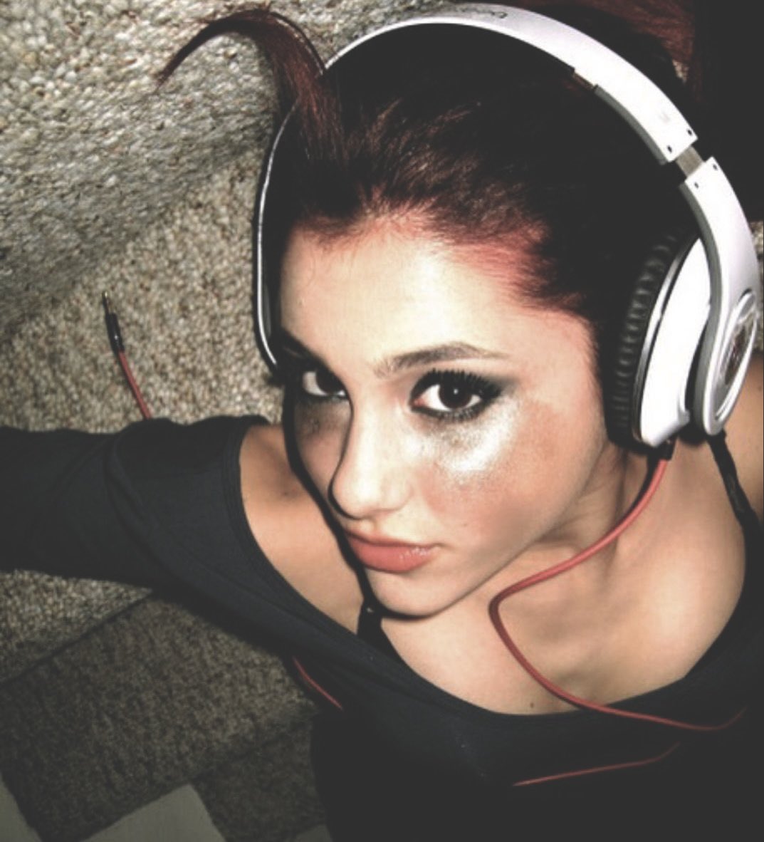 deergrande's tweet photo. 31 days until spidergrande release day https://t.co/ST9TjIxcRt