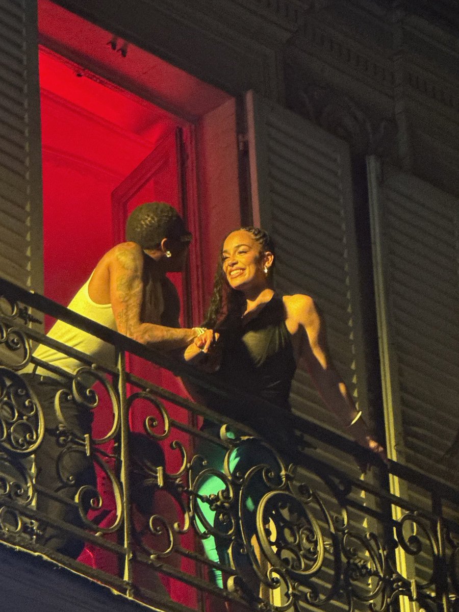 WizkidSource's tweet photo. Wizkid &amp; Jorja Smith spotted in Paris. 👀🇫🇷🦅 https://t.co/iYoRIoMSmV
