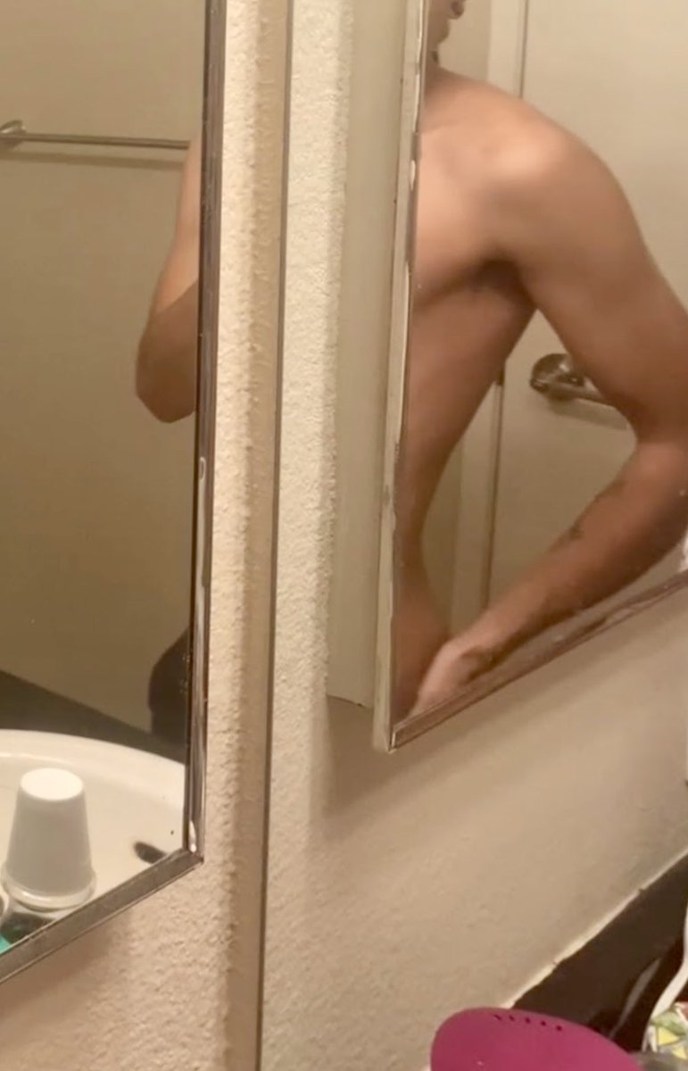 9inetyPr0blems's tweet photo. Thanks to all my new followers for being here welcome to the show!! https://t.co/GkuhZdS5Wu