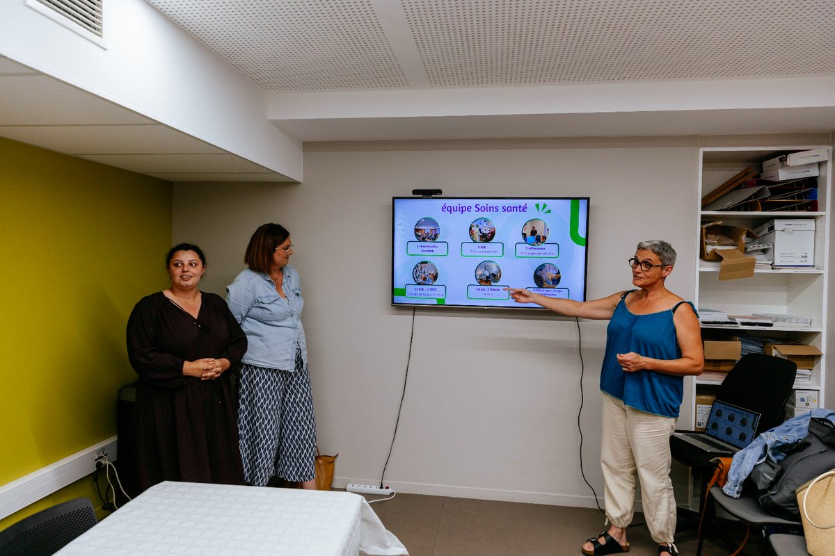 VilleCherbourg's tweet photo. Le #CCAS de #CherbourgEnCotentin renforce son action en faveur de l’autonomie.
🤝 Camille Margueritte, maire et présidente du CCAS, signe une convention de partenariat avec l’association Soins Santé et son SSIAD pour mieux prévenir l’isolement et la dépendance des habitants. https://t.co/q6daS6xt7b