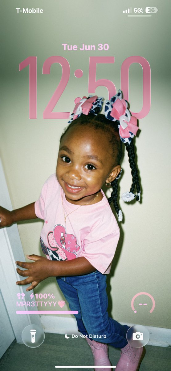 ThaaaPrettyy1's tweet photo. Mommie pretty girl I change my lockscreen everytime I have a new favorite picture of her😭😭🫀🫶🏽 https://t.co/5w3Tq8GIKT