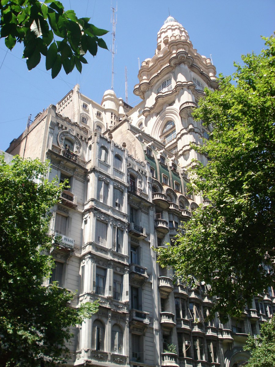 CharmOfCulture's tweet photo. The Palacio Barolo in Buenos Aires 🇦🇷

Considered one of the most beautiful buildings in the country, it was designed by Mario Palanti and was inspired by Dante’s Divine Comedy.

The building is 22 floors divided into three sections that are supposed to represent Hell, Purgatory and Heaven.