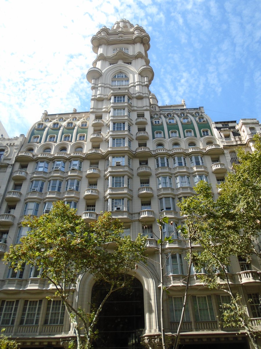 CharmOfCulture's tweet photo. The Palacio Barolo in Buenos Aires 🇦🇷

Considered one of the most beautiful buildings in the country, it was designed by Mario Palanti and was inspired by Dante’s Divine Comedy.

The building is 22 floors divided into three sections that are supposed to represent Hell, Purgatory and Heaven.