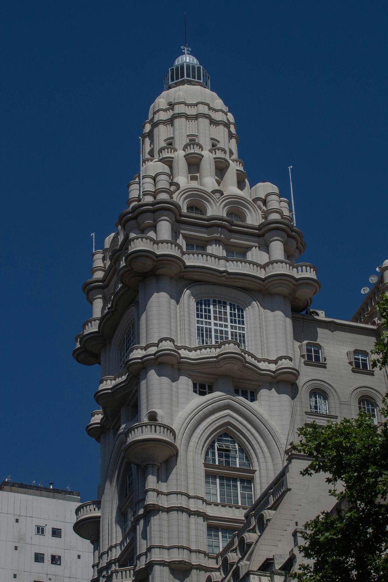CharmOfCulture's tweet photo. The Palacio Barolo in Buenos Aires 🇦🇷

Considered one of the most beautiful buildings in the country, it was designed by Mario Palanti and was inspired by Dante’s Divine Comedy.

The building is 22 floors divided into three sections that are supposed to represent Hell, Purgatory and Heaven.