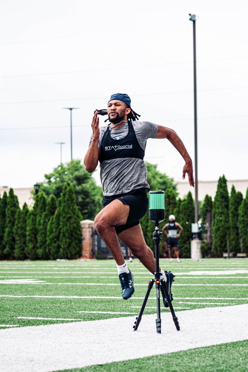 LibertyFootball's tweet photo. Full speed ahead ⏭️

See you this fall 🎟️: https://t.co/ySs9DT153r https://t.co/ADAceYbBZF