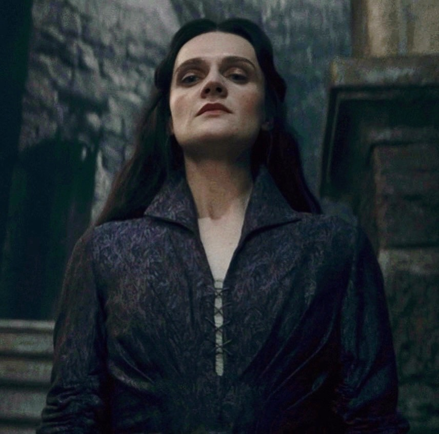 thinkerglr's tweet photo. "With the third season of 'House of the Dragon,' Alys Rivers takes centre stage in the story. "I was incredibly lucky to be a much bigger part of the story this time. It was definitely another real 'pinch me' moment.""
— Gayle on Alys' prominence in Season 3 via Teleschau https://t.co/D3SFRI2tvU