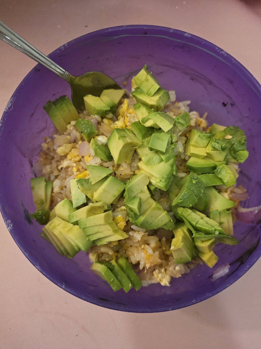 xonoxide's tweet photo. Rice, eggs, avocado, with some chopped red onion https://t.co/f4jQyL7naH