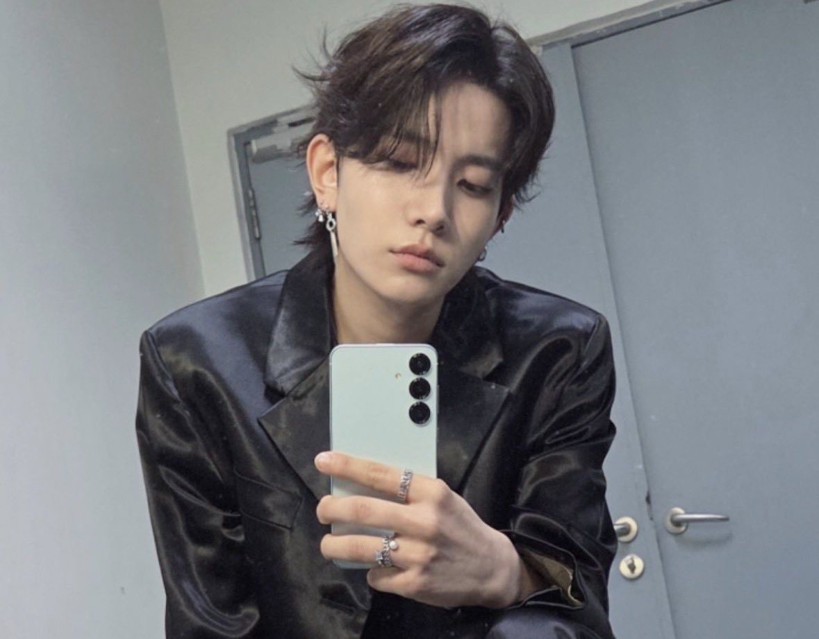 heemariners's tweet photo. heeseung when ru gna post more cunty mirror selfies https://t.co/sDhjTDkDqJ