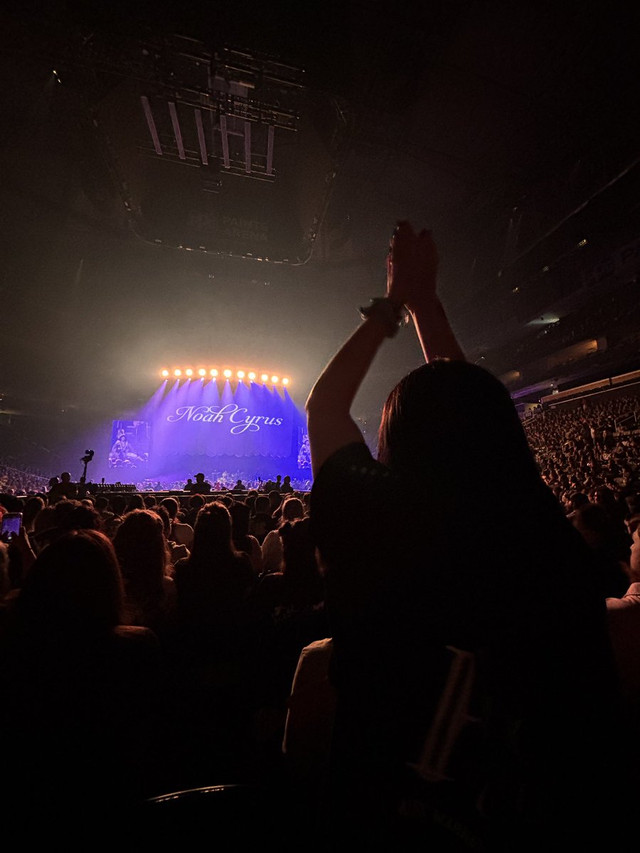 butterrfIyy's tweet photo. 🧡🧡🧡 https://t.co/pLEnjlDDXi