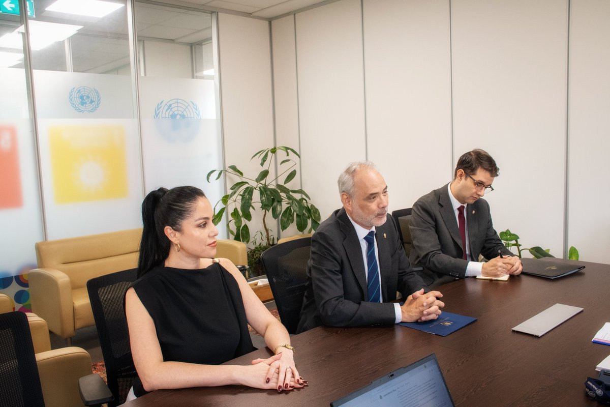 MinexGt's tweet photo. Embajador de Guatemala presenta cartas credenciales ante la Oficina de la ONU en Nairobi.

#NotaDePrensa 🔗 https://t.co/kMTizJML7A https://t.co/eXPHFhtBl7