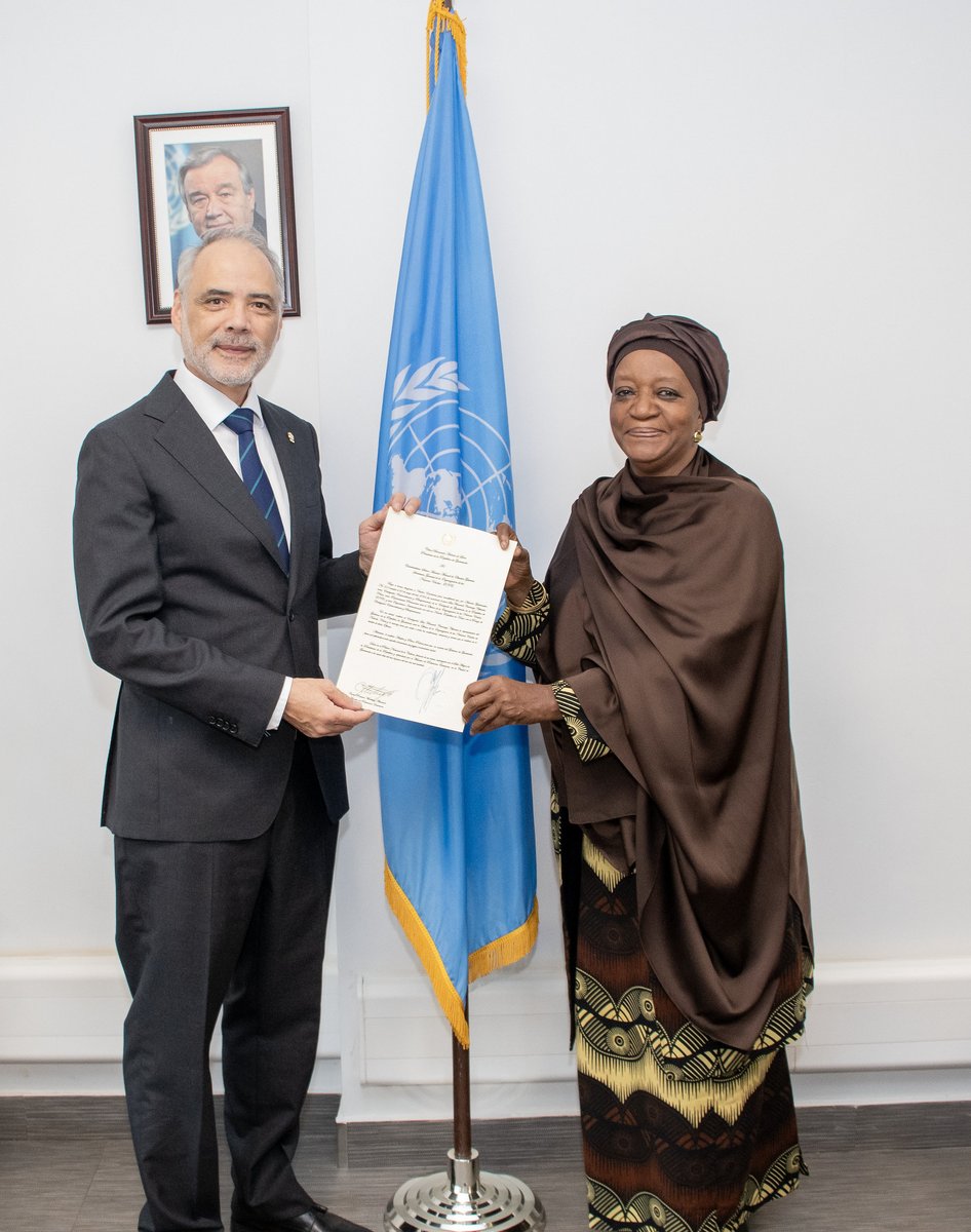 MinexGt's tweet photo. Embajador de Guatemala presenta cartas credenciales ante la Oficina de la ONU en Nairobi.

#NotaDePrensa 🔗 https://t.co/kMTizJML7A https://t.co/eXPHFhtBl7