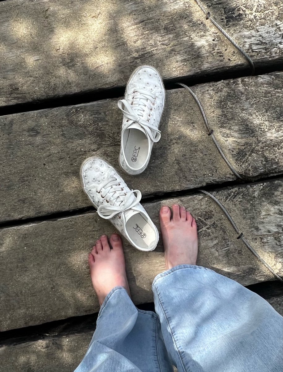 AmendeSucree's tweet photo. Petite après-midi à la plage, 0rganisée par mon homme 🏖️
#hommecapable #findom #feetgirl #feet #pied https://t.co/ZxWKd3NQrY
