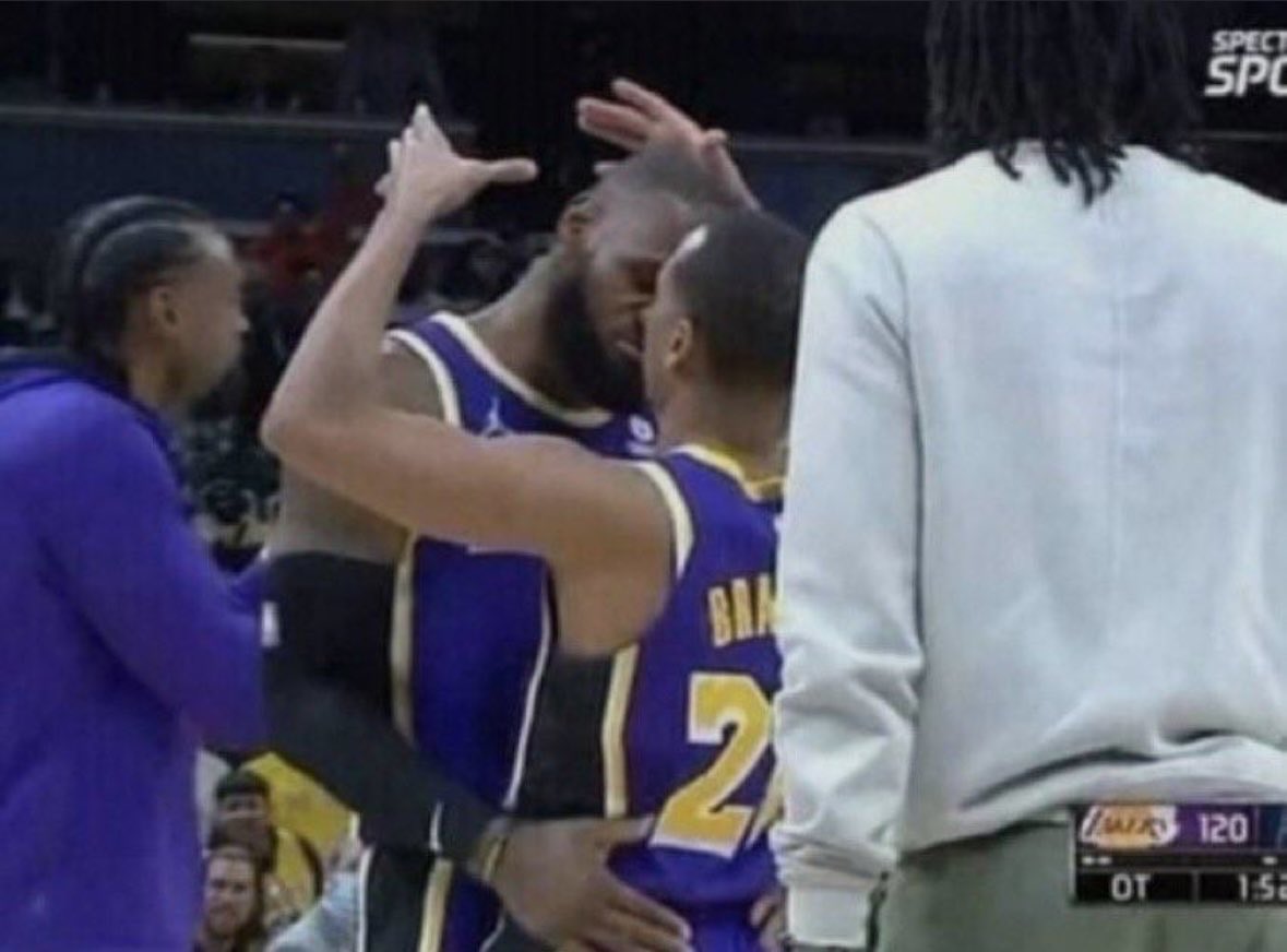D11Marcos's tweet photo. @Lakers @TheSteinLine always love https://t.co/638GdnjvGQ