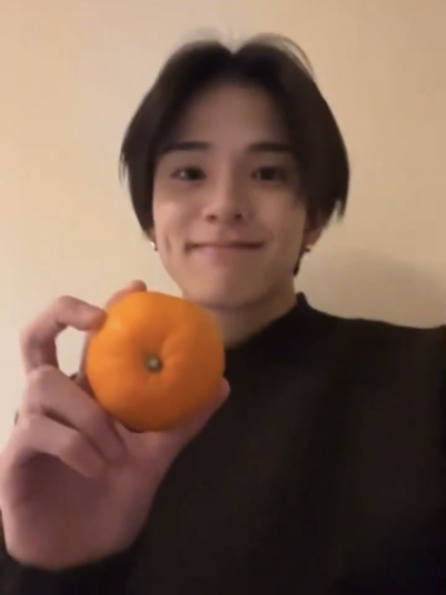 sahitama_'s tweet photo. 아사히 생일색 감귤색이래🍊 https://t.co/p69PnVVgnz