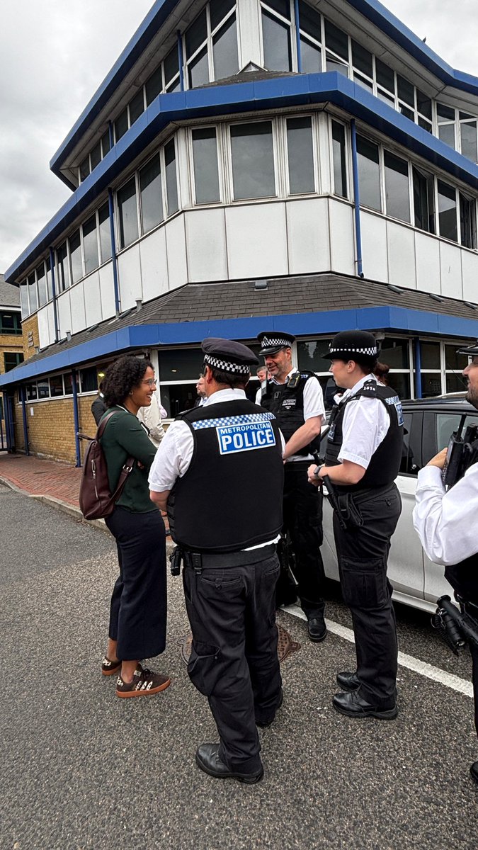 KayaJunction's tweet photo. Backed with record @MOPACLdn funding, the MPS ASB Action Plan commits to closer working with councils, housing providers, transport partners and communities to solve complex problems. Good to join @MPSRedbridge, @RedbridgeLive &amp; @IlfordBID today to see this approach in action. https://t.co/qyFHzOrZct