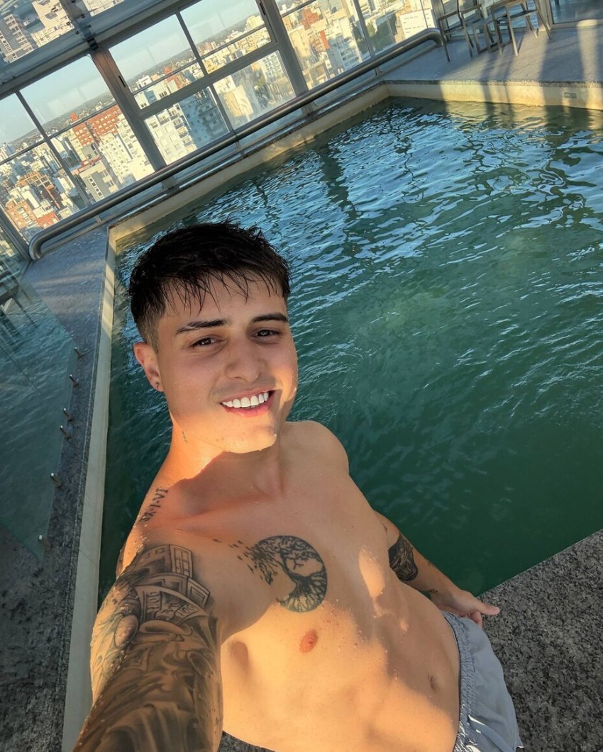urmaxbear's tweet photo. Describe my vibe in one emoji and I'll dm you a surprise 💌 #OnlyFans #LinkInBio #ContentCreator
https://t.co/PvQxWe5D4C https://t.co/nAIkp2xQid