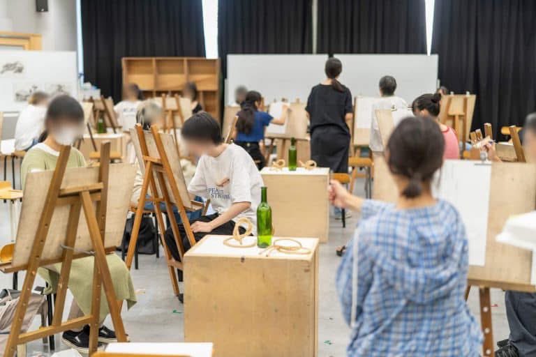 kuwasawadoso's tweet photo. 2026年夏期デザイン講座受講生募集中！

基礎科目である「デッサン」「色彩構成」「造形の基礎」。
受験に、就活に、ポートフォリオに、基礎をマスターしたことをPRできます！

2026年8月24日(月)〜8月28日(金)
場所:桑沢デザイン研究所
https://t.co/NwTXmrH5pW https://t.co/azD6lV45vG