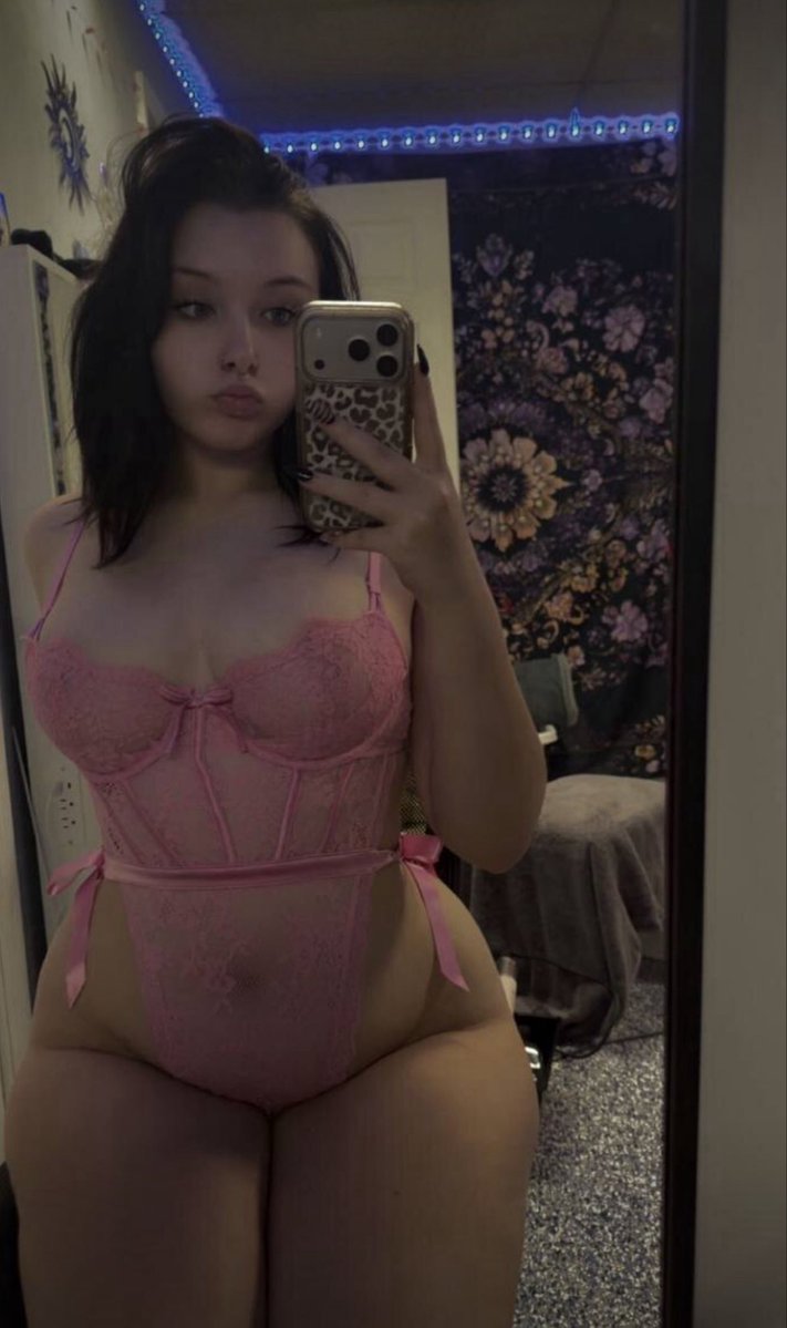 babyvamp_0's tweet photo. you’re out with the boys and i send you this, wyd? https://t.co/Vgq1qHl9NV