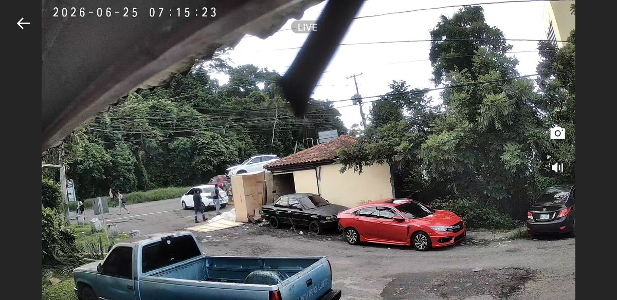 solidcz's tweet photo. @311Panama @NaturgyPa @Panamaalcaldia @ATTTPanama @policiadepanama @aeronavalpanama 
DENUNCIA CIUDANA CONTRA ALBROOK CANAL PLAZA. Desde mas de 3 semanas tenemos infracciones de ley. El auto negro es abondonado, sin placa. La plaza tomó la entrada de la calle! Por favor ayuda! https://t.co/u5R2NKlQwE