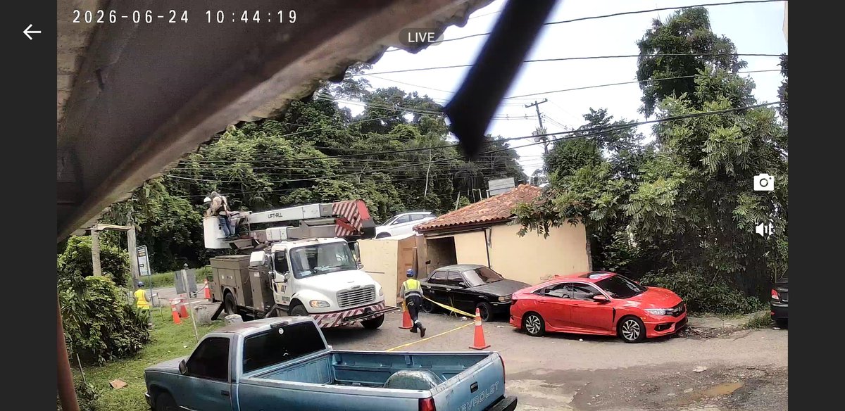solidcz's tweet photo. @311Panama @NaturgyPa @Panamaalcaldia @ATTTPanama @policiadepanama @aeronavalpanama 
DENUNCIA CIUDANA CONTRA ALBROOK CANAL PLAZA. Desde mas de 3 semanas tenemos infracciones de ley. El auto negro es abondonado, sin placa. La plaza tomó la entrada de la calle! Por favor ayuda! https://t.co/u5R2NKlQwE