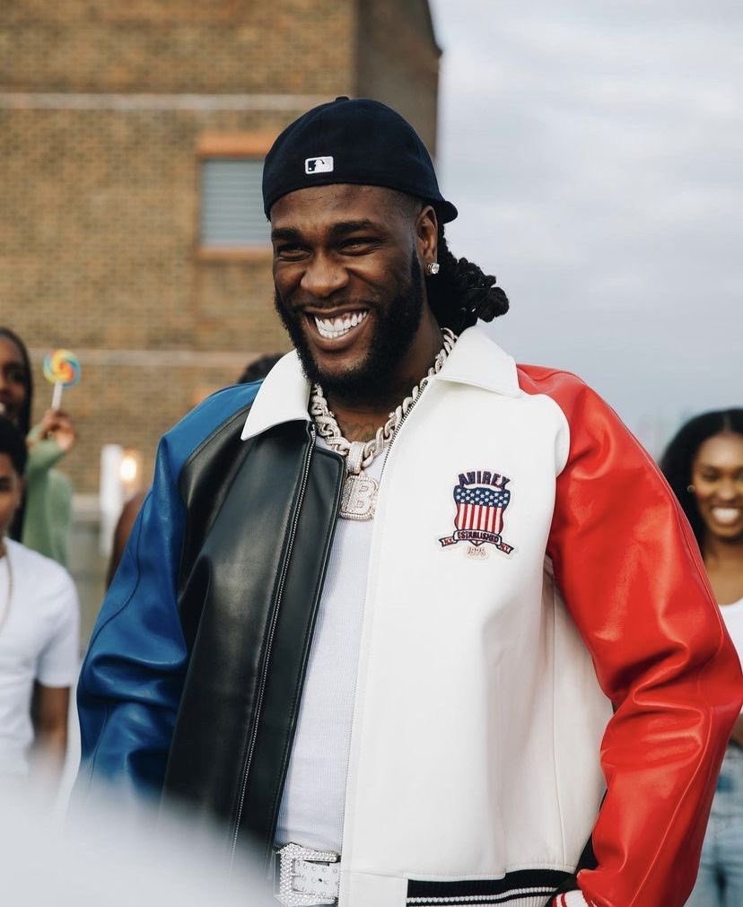 PulseNigeria247's tweet photo. Burna Boy breaks and sets the record for African artist with the most monthly listeners in Spotify history after hitting 46.84 million. 🇳🇬🔥

Tyla - 46.58M
Burna Boy - 46.84M https://t.co/ObTYjbvmAN