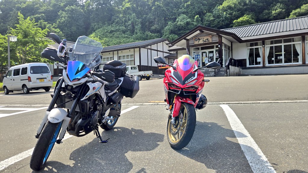 CafeRate0141's tweet photo. 昨日、ステッカーを目当てに一関イオンから田代峠通って陶芸の里ゆ〜らんど行ったけど、酷道1時間くらい走ったし、クマと鉢合わせたからマジでオススメしない。
みんなは、未舗装路始まったらすぐに引き返して、安全な道路走ろう🏍³₃ https://t.co/yXDrpCbkWb