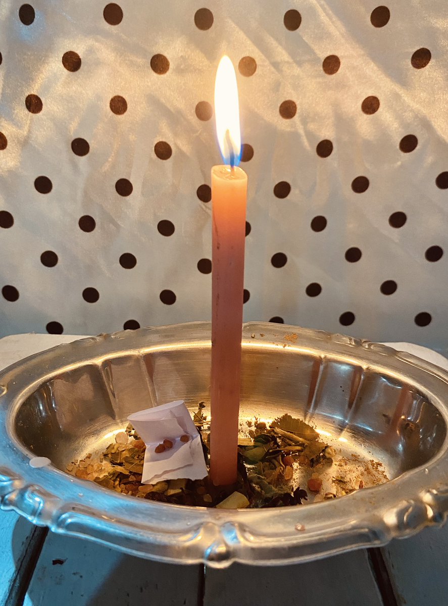 tarotdavi's tweet photo. sou apaixonada pelo meus pedido de vela 🫶🏻💕 https://t.co/JiPoklP1J4