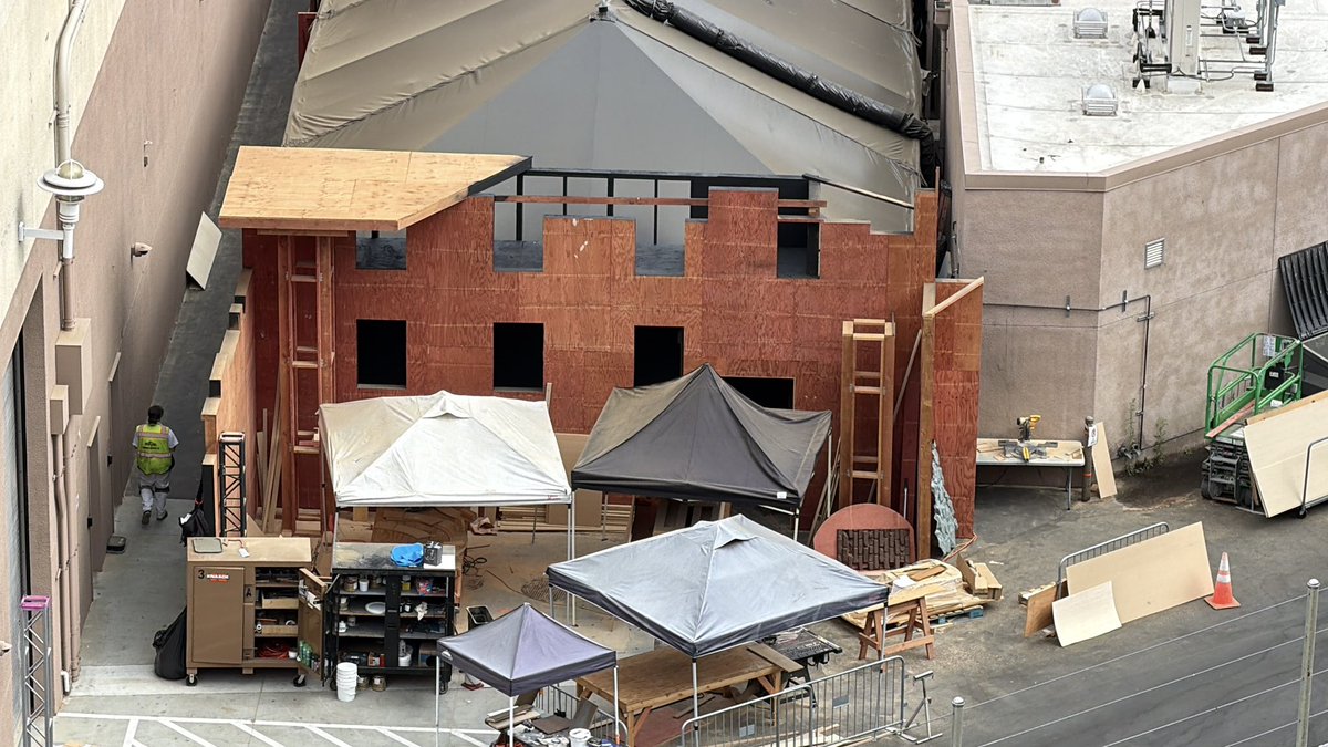 thecalibae's tweet photo. Mummy HHN construction update https://t.co/FJ1DaWfePs
