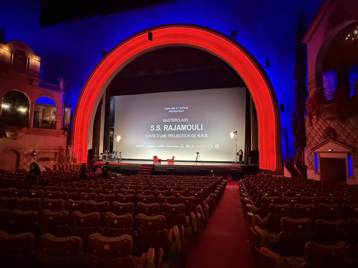 LeGrandRex's tweet photo. Ce soir, le #GrandRex accueille la masterclass de S. S. Rajamouli, suivie de la projection exceptionnelle de #RRR. 🔥

@ssrajamouli @rrrmovie @baahubalimovie @varanasimovie @CarlottaFilms https://t.co/a6WCYn0vmj