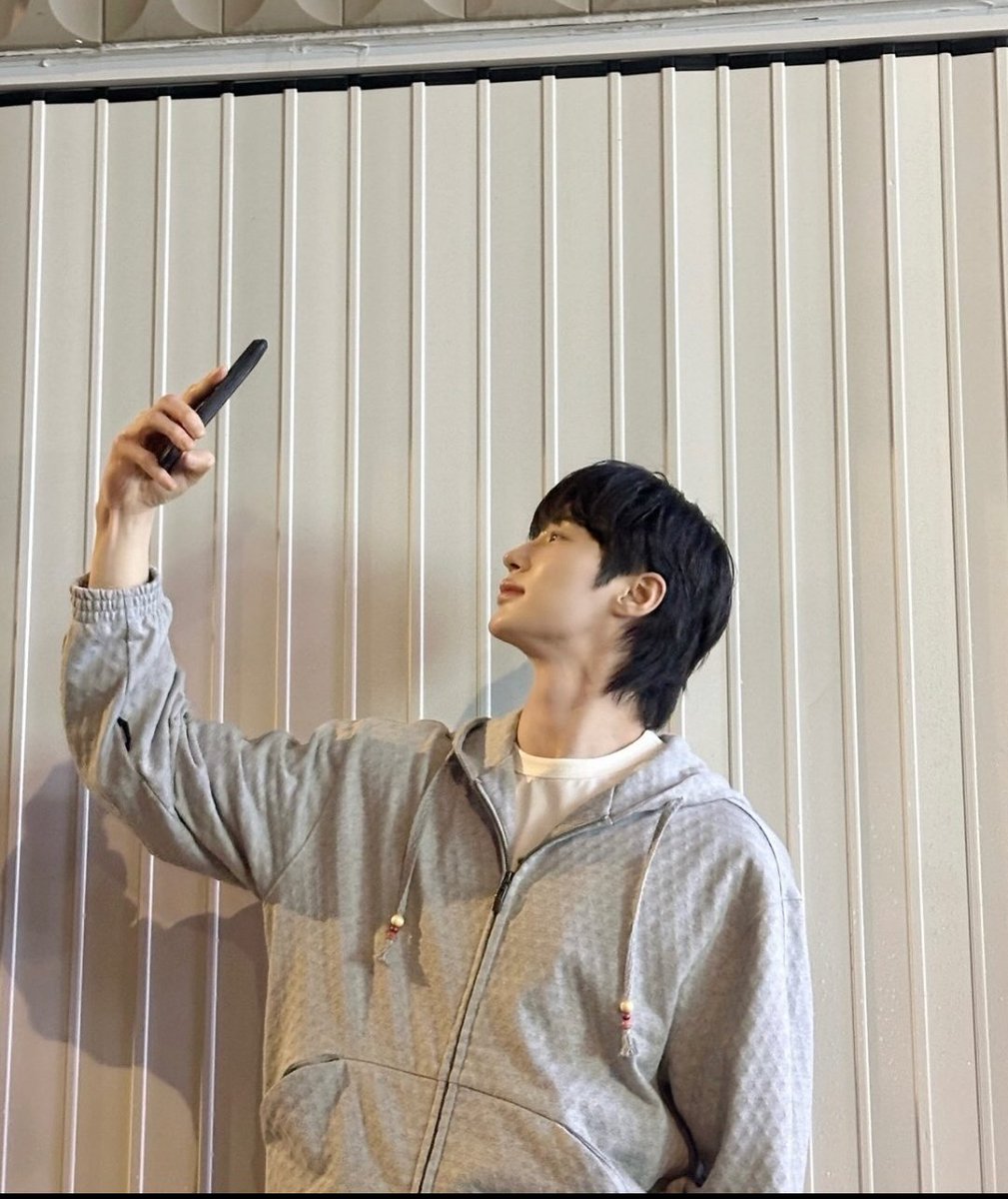 marisaevee's tweet photo. @gyukitto Sambil nunggu aku selfie dulu aja kali ya https://t.co/VJJMlLbbZU