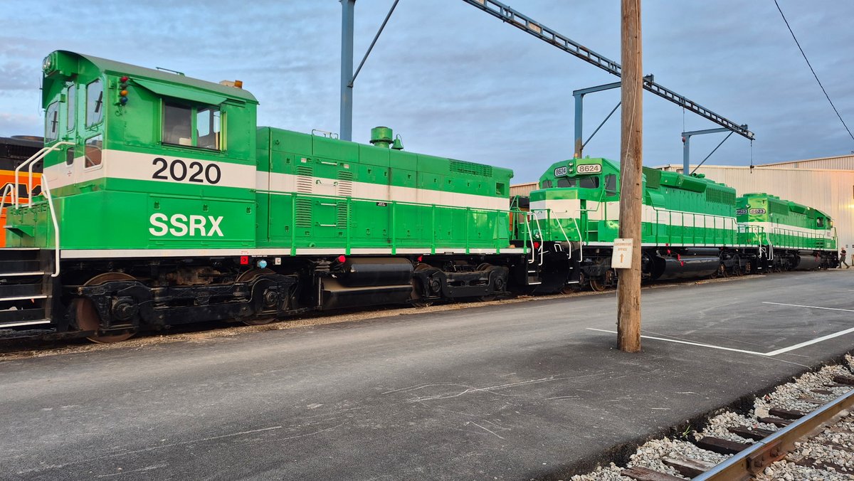 SSSalesLeasing's tweet photo. We are working hard making sure our locomotives are ready for our valued customers! Check out the newest additions to our lease fleet, 2 SD40-2's and a SW1001 recently shipped out to work hard in their next railroad switching operations! Check us out at!
https://t.co/aQXsOGlpWe https://t.co/4VejqD76nm