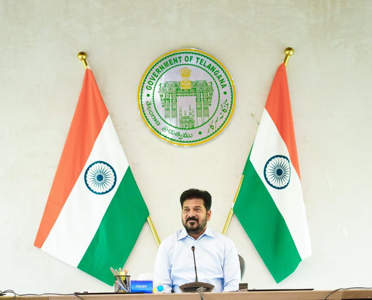 revanth_anumula's tweet photo. ఎంసీఆర్ హెచ్ ఆర్ డి బోధి పెవిలియన్ లో యాదగిరి గుట్ట ఆలయ అభివృద్ధి పైన ఉన్నతాధికారులతో సమీక్ష నిర్వహించాను. 
గుట్ట లో హరే రామ హరే కృష్ణ ఫౌండేషన్ కోసం మార్కెట్ రేట్ ప్రకారం భూమి కేటాయించాలని సూచించాను. వివిధ  మఠాలకు భూముల కేటాయింపు పైన ఒక విధానం రూపొందించాలని ఆదేశించాను.

భూముల కేటాయింపు పైన తిరుమల అనుసరిస్తున్న విధానాన్ని అధ్యయనం చేయాలని చెప్పాను. 

యాదగిరి గుట్ట ఆలయం నిర్మాణం పైన ఇంజనీర్ల కమిటీ ఇచ్చిన నివేదిక పైన అధ్యయనంచేసి వారం లో నివేదిక ఇవ్వాలని స్పష్టం చేశాను. పబ్లిక్ - ప్రైవేట్ విధానం లో టూరిజం సర్క్యూట్ ఏర్పాటు చేయాలని ఆదేశించాను.

#Yadagirigutta #TempleDevelopment