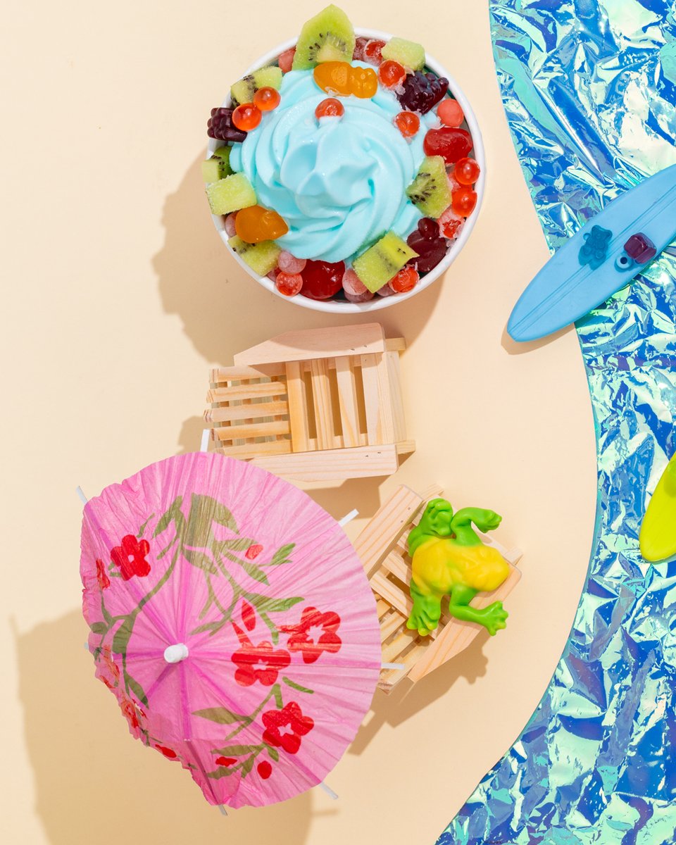 sweetFrog's tweet photo. Scoop &amp; Cookie catching waves and sweetTreats! 🏄🏼☀️🐸🍦 https://t.co/h2Fp3qDbtS