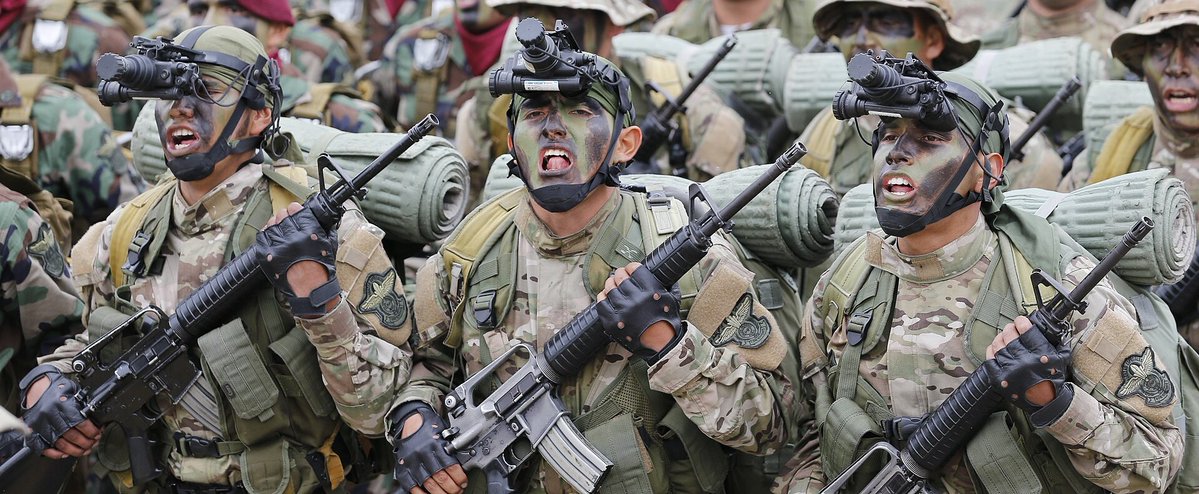 trip_to_valkiri's tweet photo. Peruvian Troops marching with M16A2 5.56mm assault rifles, 2010s. https://t.co/N2wfhZIMaE