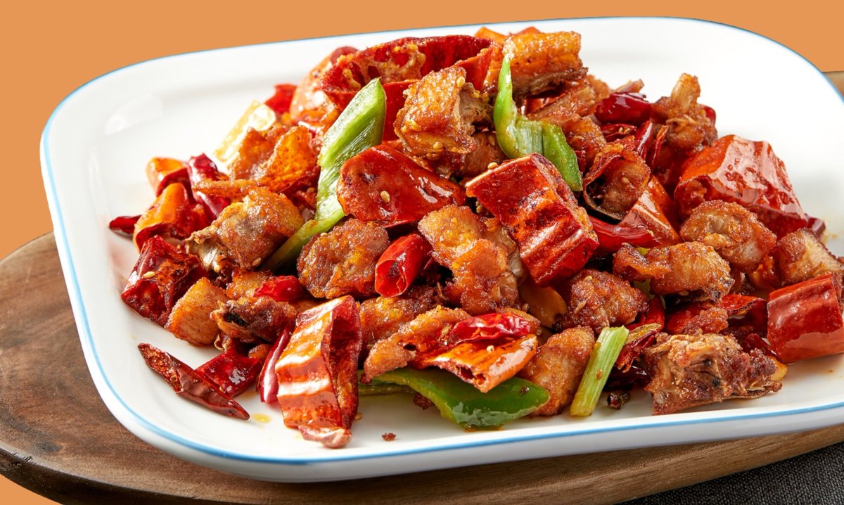 6XaaX9's tweet photo. Craving late-night snack This crispy fried squid skewer with spicy cumin is fire https://t.co/WtSbL6U3LB